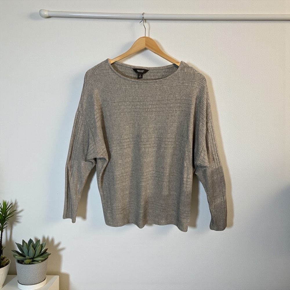 🛍️3/$10🛍️ Simply Vera Vera Wang Gray Crew Neck Sweater - Picture 3 of 3